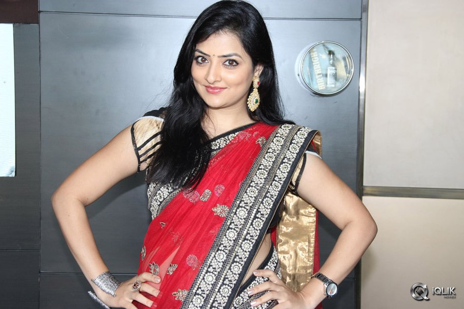 Anchor-Madhuri-Photo-Gallery